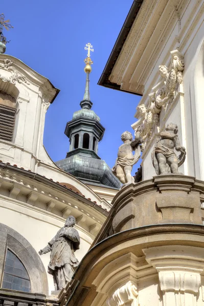 Prag. Kuppel der alten Kirche — Stockfoto