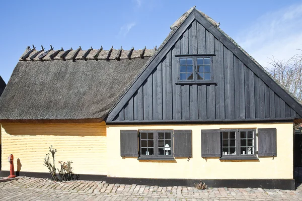 Vissersdorp met huizen uit de 16e eeuw — Stockfoto