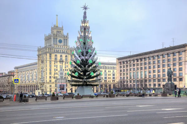 Christmas tree in the square — Stock Photo, Image