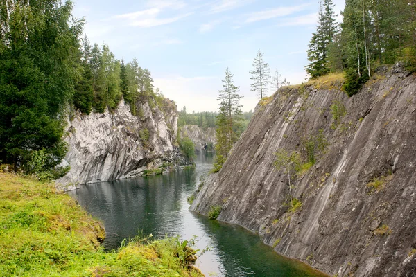 El cañón de mármol está en Karelia. — Foto de Stock