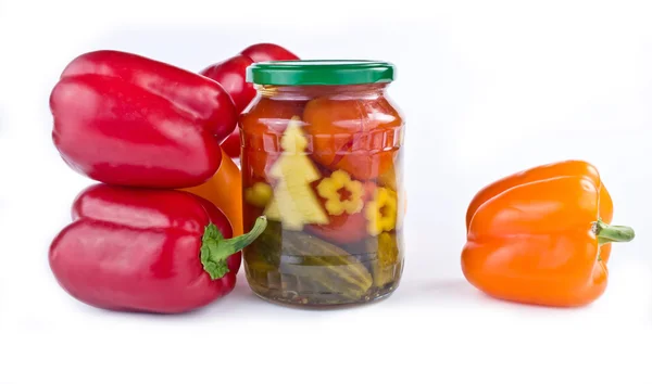 Peperoncino bulgaro, cetrioli sottaceto e pomodori — Foto Stock