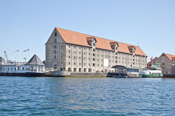 Kanalen zijn in stad Kopenhagen — Stockfoto