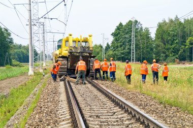 Demiryolu mühendisleri. Traktör yük platformu, boşaltma