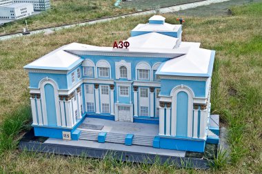 küçük kopyalarını endüstriyel işletmeler, anıt, kiliseler ve 