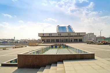 Tiyatro olduğu şehirde kazan