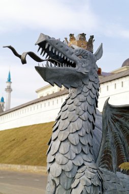 Şehrin arması ejderhadan kazan