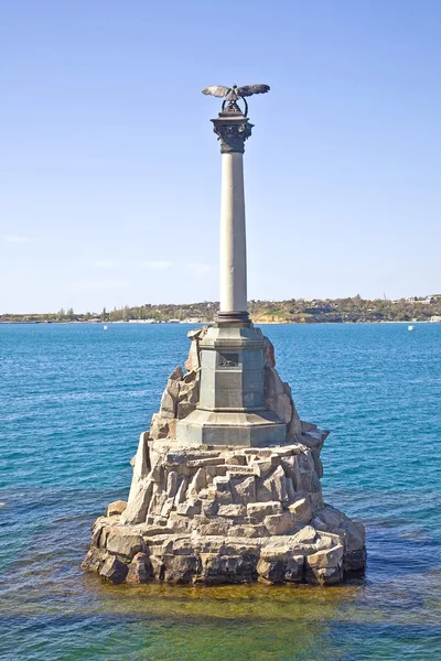 Monument voor de overstroomd schepen, symbool van de stad Sebastopol — Stockfoto