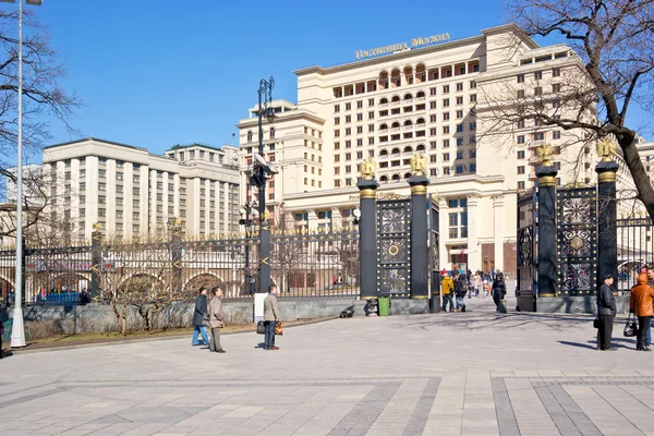 Alexandergarten und Moskauer Hotel — Stockfoto