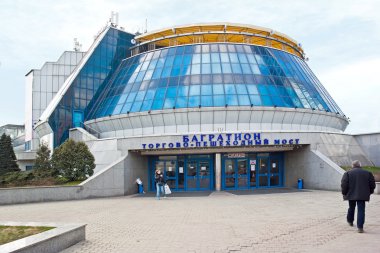 Metro giriş ve yaya köprüsü 