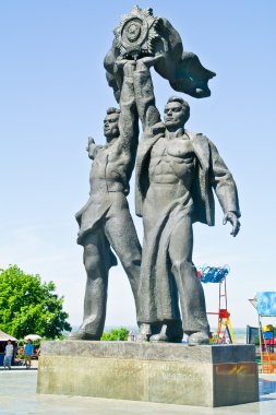 Ukrayna ve Rus işçi Anıtı