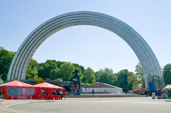 Monument Arch of Friendship of Peoples — Stock Photo, Image