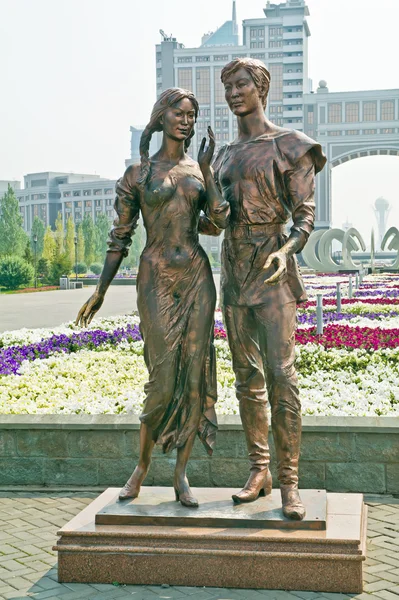Astana. A sculpture Falling in love — Stock Photo, Image
