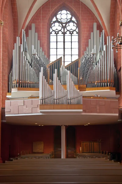 Orgue dans la cathédrale impériale de saint Barthélemy — Photo