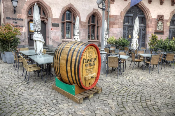 Barrel of beer. Advertising restaurant in Frankfurt am Main — Stock Photo, Image