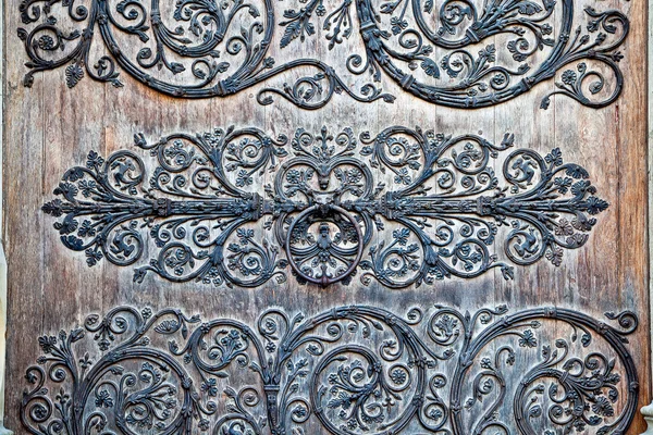 Décoration de porte d'entrée de Notre Dame — Photo