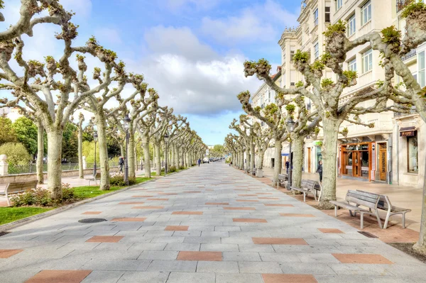 Stad burgos. Embankment — Stockfoto