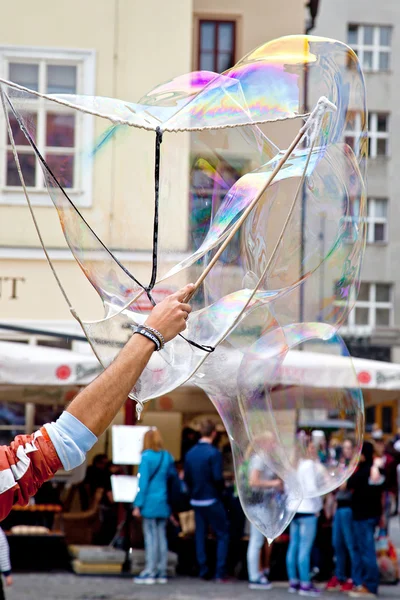 Praha, hra s mýdlové bubliny — Stock fotografie