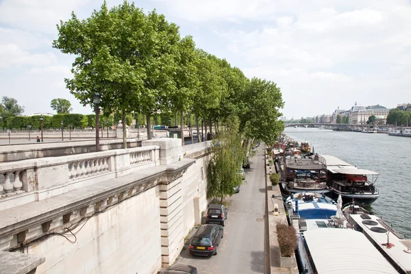 Paříž. nábřeží řeky Seiny — Stock fotografie