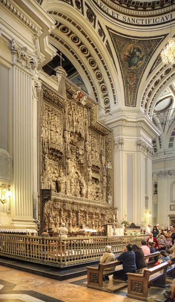 萨拉戈萨。内部的大教堂的神柱的母亲 — 图库照片
