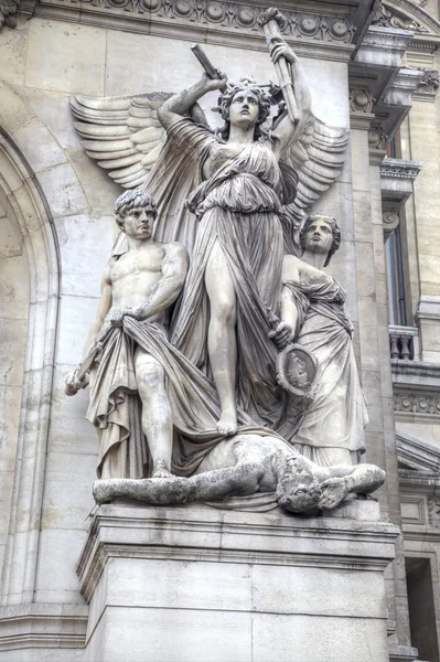 París. Esculturas en la fachada de la Ópera Garnier. Escultura — Foto de Stock