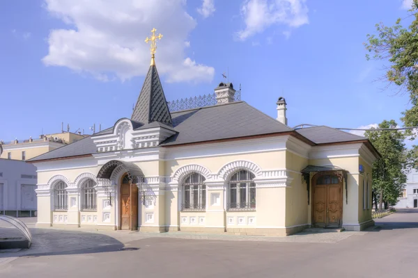 Moskwa. Kościół Zmartwychwstania Pańskiego w Instytucie nadzwyczajnych — Zdjęcie stockowe