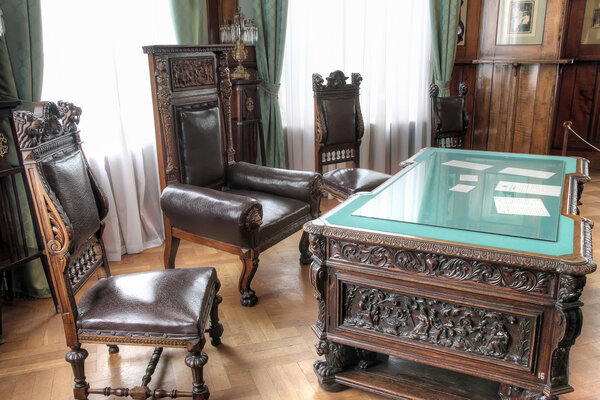 КРИМЕА, ЛИВАДИЯ - Май 08.2009: Бывшая южная резиденция российских императоров. Кабинет
