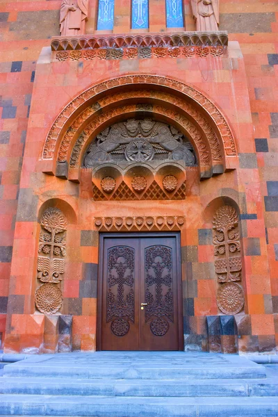 Utsmyckad dörr kyrka — Stockfoto