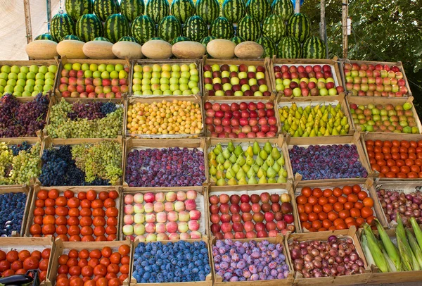 Sortiment av frukter och grönsaker. — Stockfoto