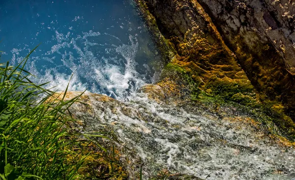 Naturalne Źródło Mineralnej Wody Leczniczej Piatigorsku Kaukazie — Zdjęcie stockowe