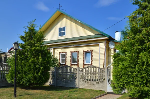 Traditional russian rural wooden house — Stock Photo, Image