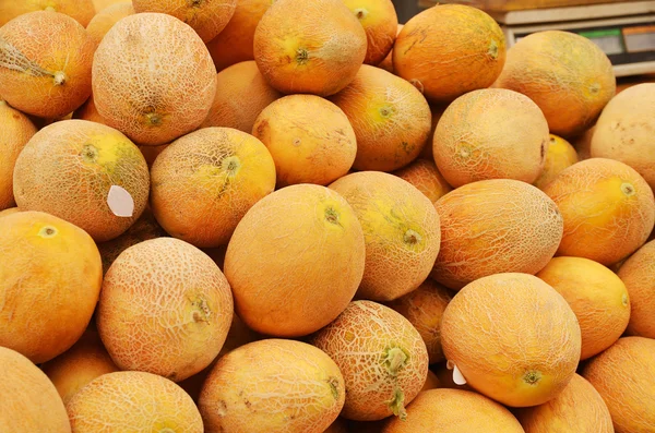 Primer plano de melones en el mercado — Foto de Stock