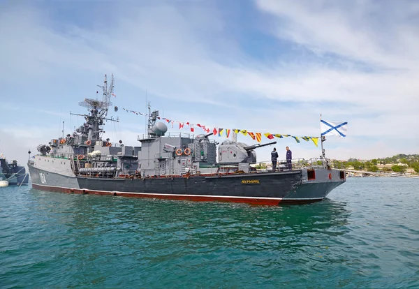 Modern warship Muromets in the parade of ships — стокове фото