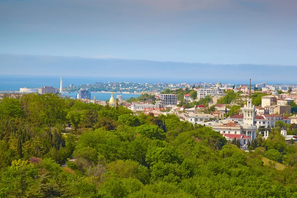 Das Panorama von Sewastopol, die Aussicht vom Gipfel. Ukraine, Krim. — Stockfoto