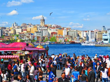 Yatak Eminönü. Yatak Eminönü. Karaköy ve galata Kulesi üzerinde göster