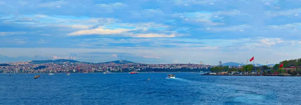 Evening view of Istanbul from the Galata Bridge — Stock Photo, Image