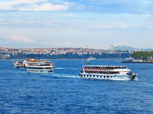 Intensiver Verkehr am Bosporus — Stockfoto