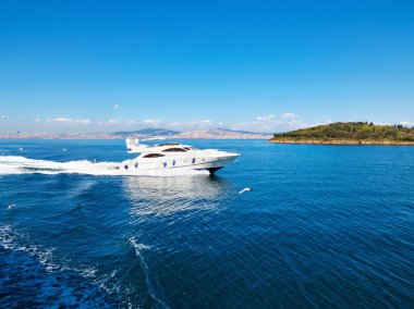 heybeliada ada yakınında modern zevk tekne