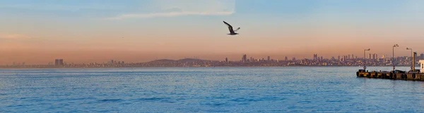 Panorama serale della zona costiera di Istanbul da Burgazada — Foto Stock