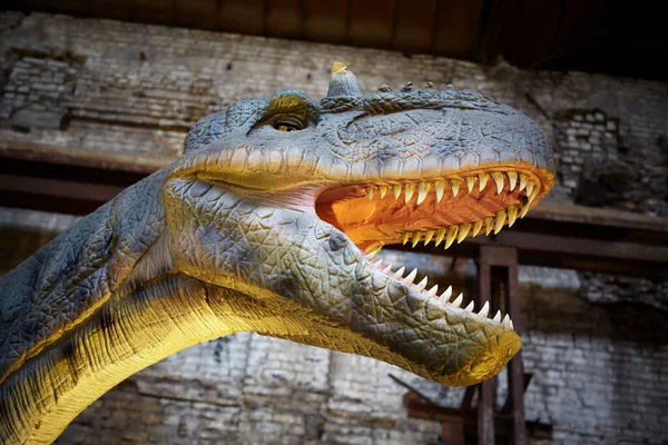 Jefe Dinosaurio Gruñendo Miedo Pabellón Exposición Dinosaurios Jarkov Ucrania 2021 — Foto de Stock