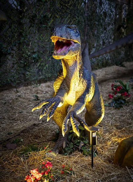 Figure Velociraptor Dans Pavillon Exposition Dinosaures Kharkov Ukraine — Photo