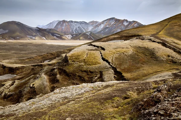 Colinas cobertas de musgo em Landmannalaugar, Islândia — Fotografia de Stock