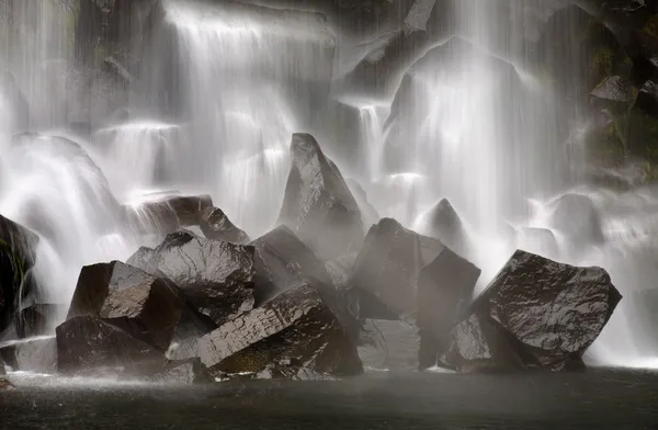 在冰岛 svartifoss 瀑布 — 图库照片