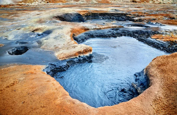 Mudpots op hverir, IJsland. — Stockfoto