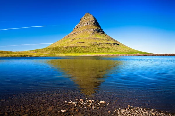 Mountain kirkjufell, westliches Island — Stockfoto