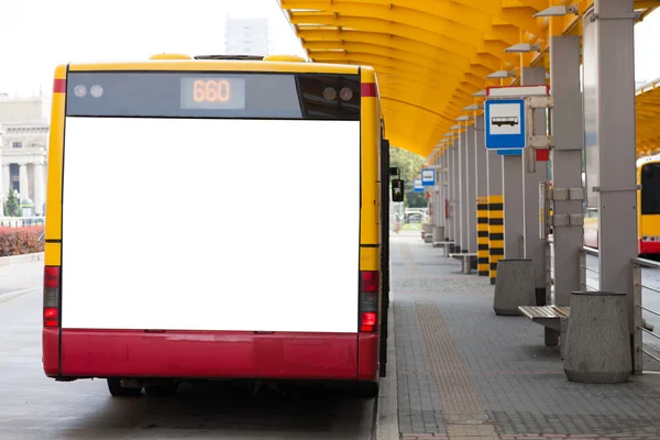 Blank billboard on back of bus — Stockfoto