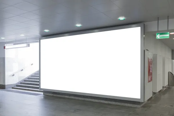 Lege billboard in hal — Stockfoto