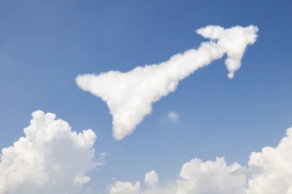 Flecha espectáculo crecer concepto en las nubes —  Fotos de Stock