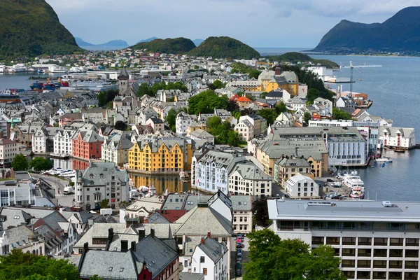 Cidade de Alesund. Centro norueguês de arquitetura Art Nouveau. Norw... — Fotografia de Stock