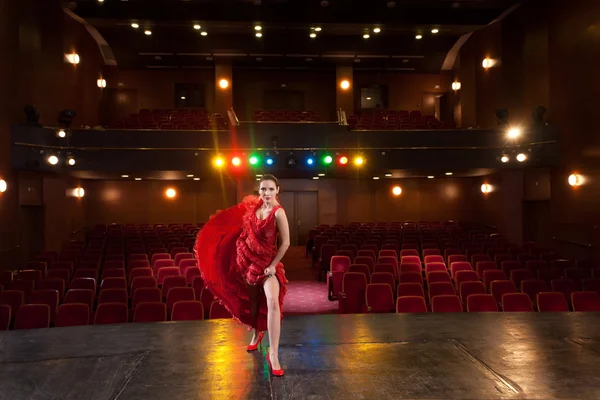 Frau in Rot — Stockfoto