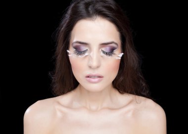 meleğin gözleri önünde